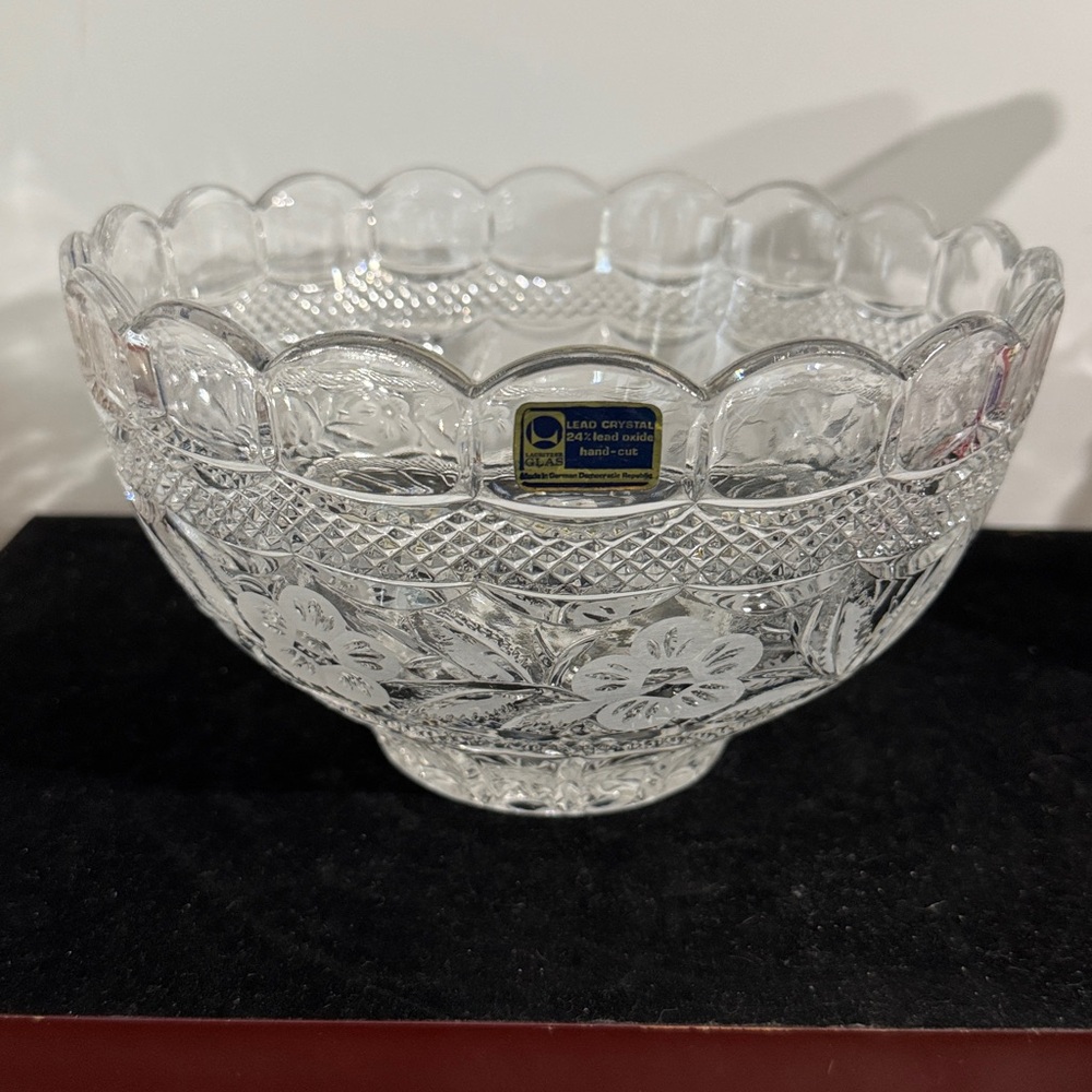 Vintage 8 1/2” Lausitzer Glas Crystal bowl German Democratic Republic (heavy)